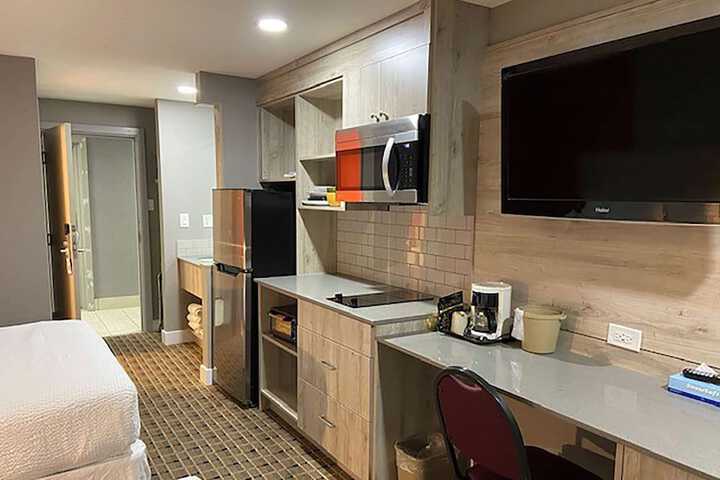 Room 70 of 82