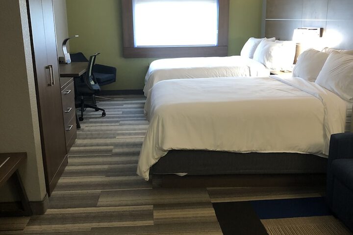 Room 32 of 94