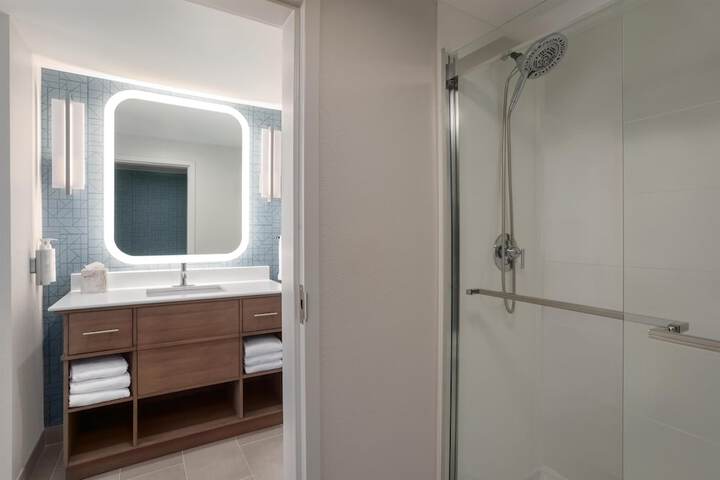 Homewood Suites by Hilton Fort Myers Airport / FGCU