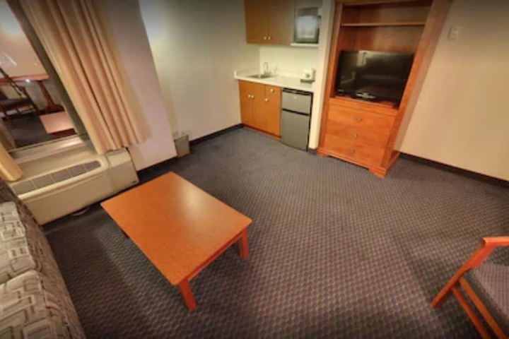 Room 70 of 77