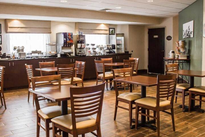 Suburban Studios Johnstown - Richland Town Center