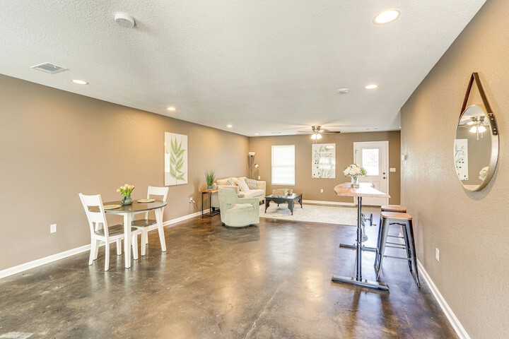 Quaint Pocahontas Townhome Central Location!