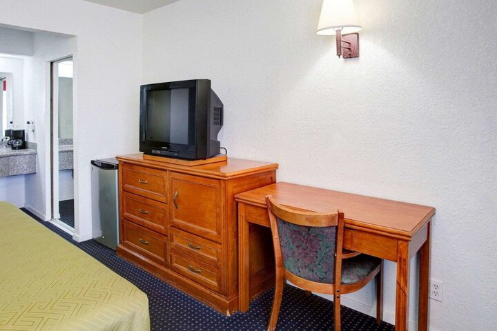 Room 12 of 39