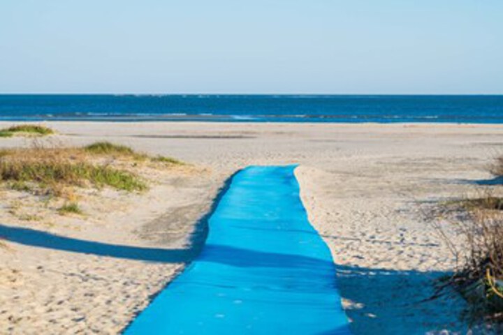 1 East Beach Causeway by Hodnett Cooper