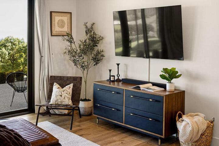 Escape to Wine Country Luxurious Getaway Awaits