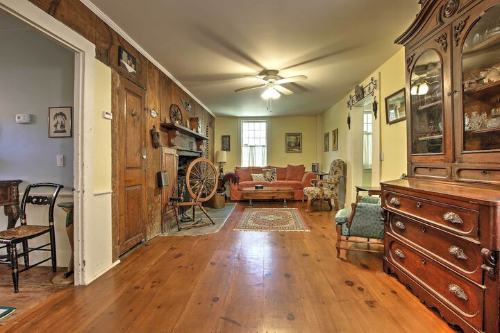 Historic Huntington Home - Walk to Westfield River