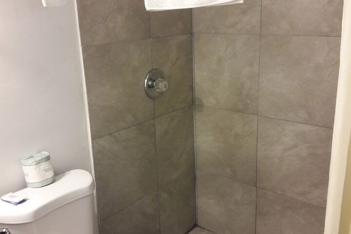 Room 9 of 18