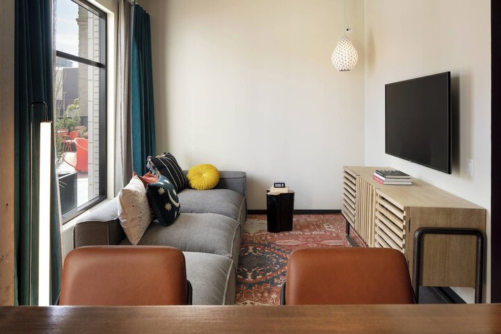 Room 10 of 31
