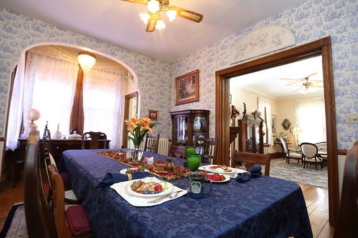 Dining 44 of 48