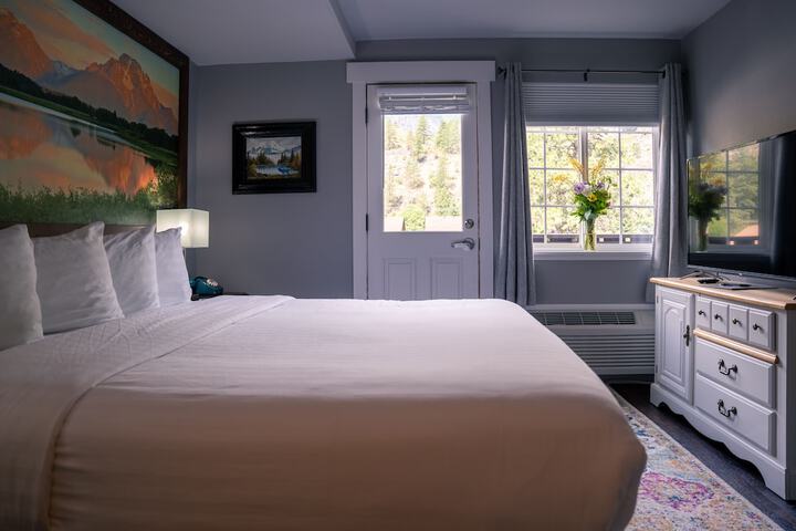 Blue Elk Inn