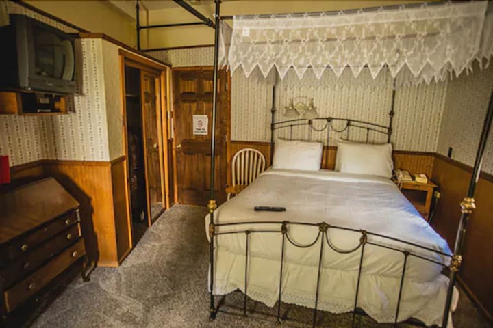Room 60 of 92