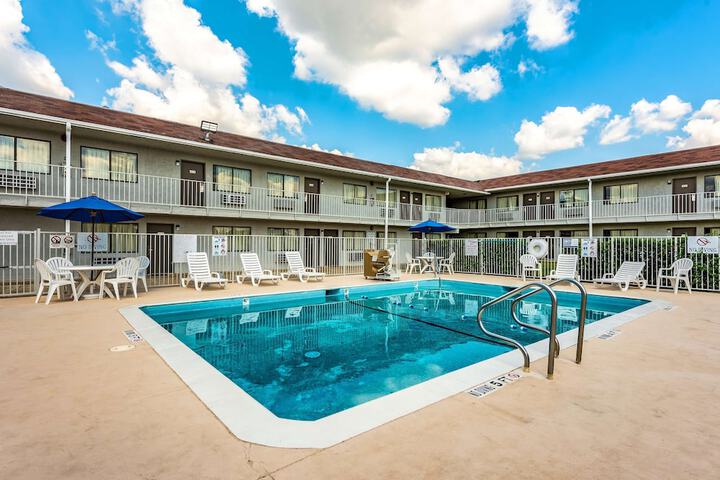 Pool 4 of 30