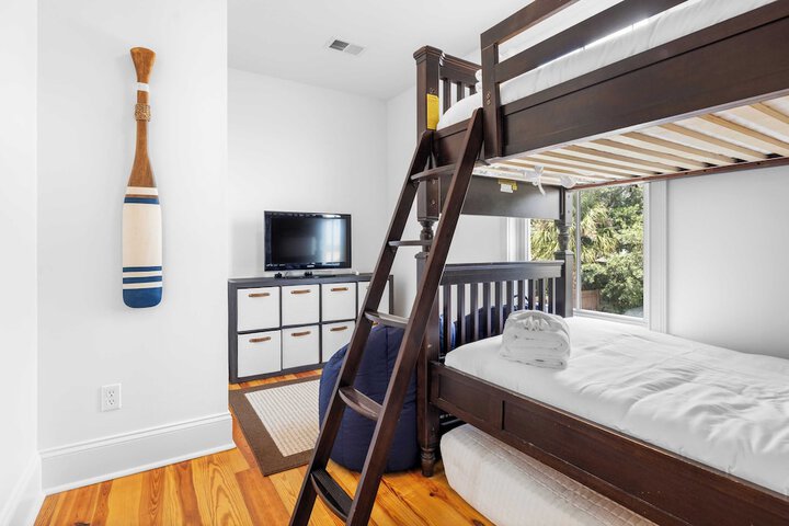 1 Block to Beach Newly Renovated 6bdr w / Rooftop Views Sand Dune by Avantstay
