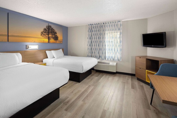 Days Inn & Suites by Wyndham Green Bay WI.