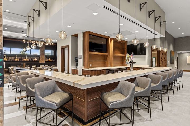 Lounge 41 of 45
