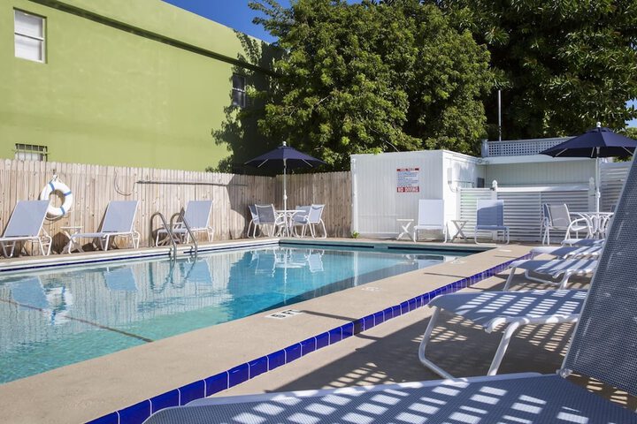 Pool 10 of 35