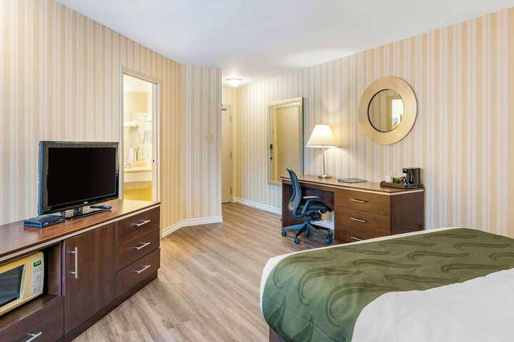 Room 33 of 43