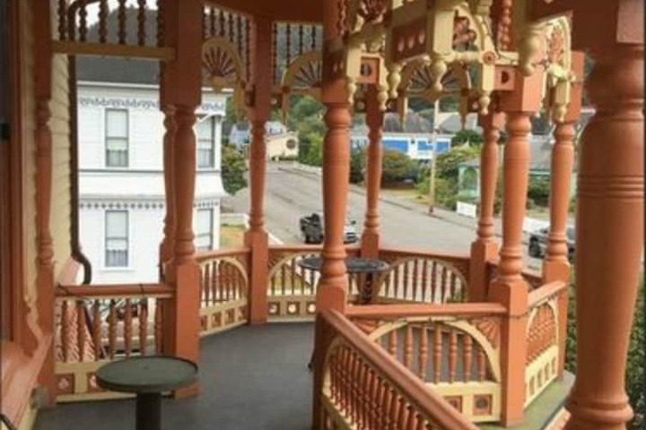 Gingerbread Mansion Inn