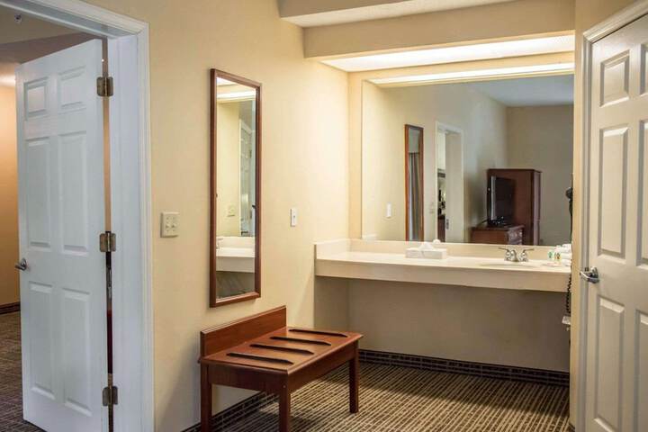 Room 33 of 58