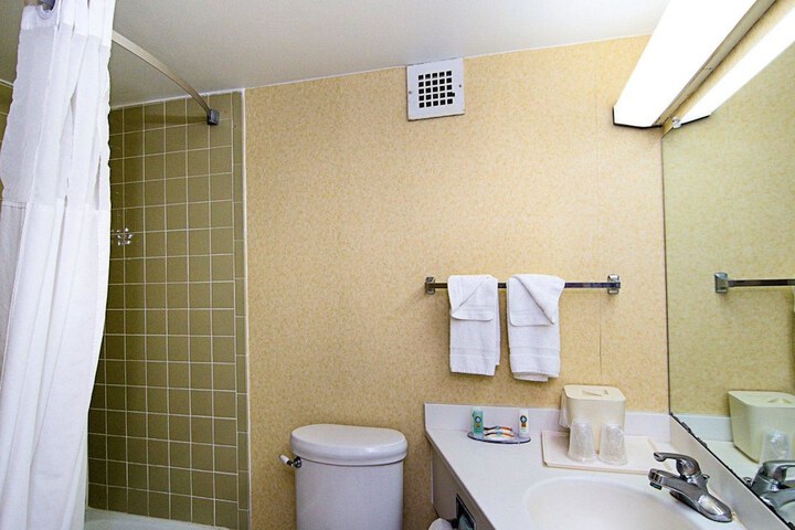 Room 8 of 20