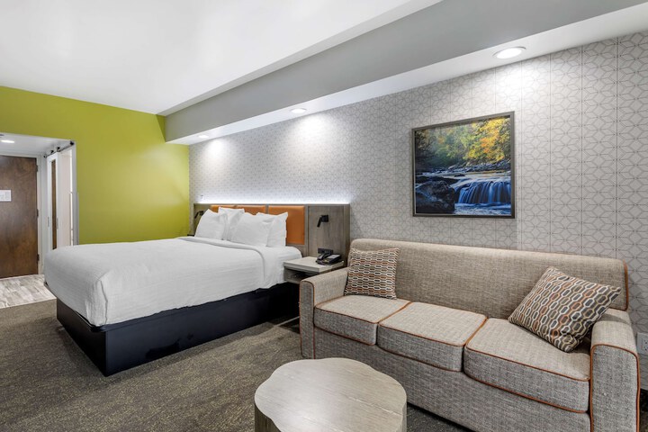 Room 9 of 42