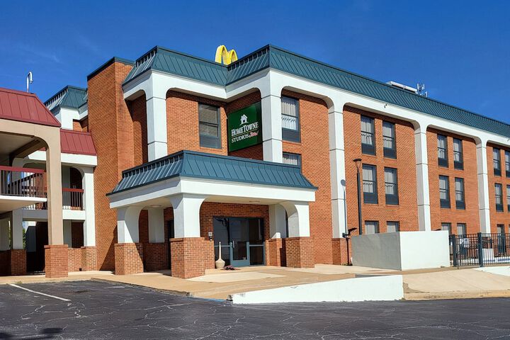 HomeTowne Studios by Red Roof Prattville