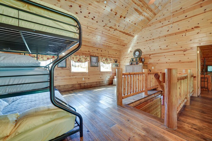 Secluded Broken Bow Cabin w / Fire Pit and Deck!
