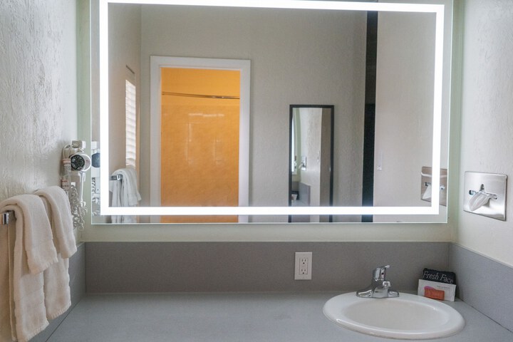Room 25 of 32