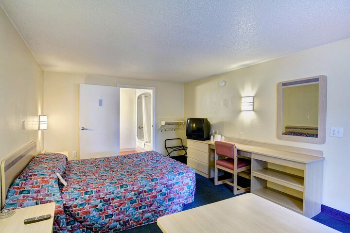 Room 9 of 19