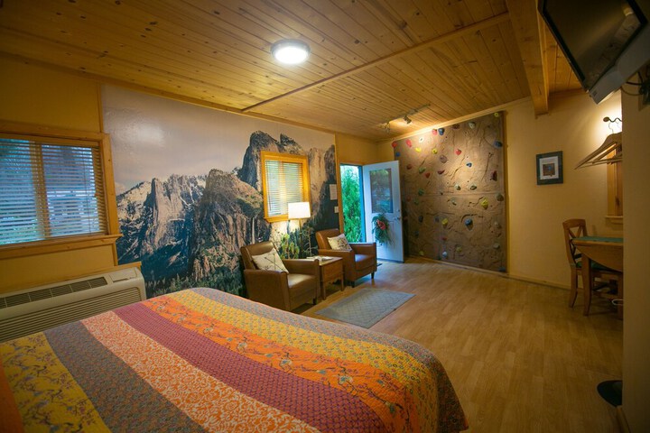 Room 223 of 236