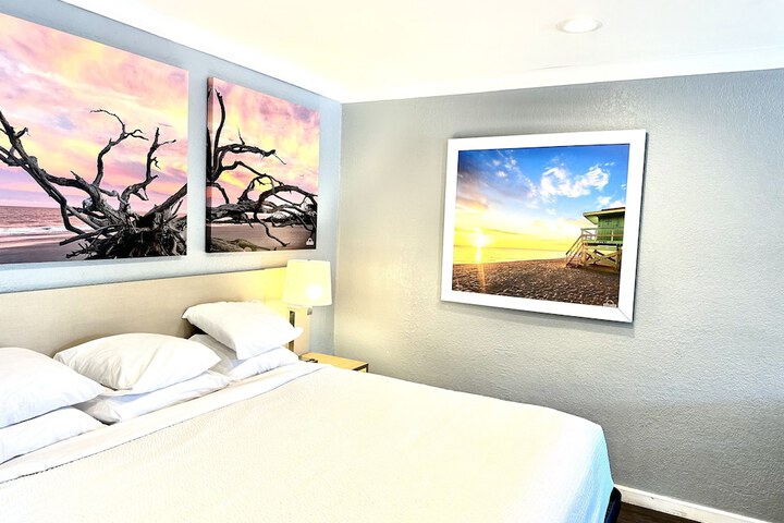 Days Inn by Wyndham Pensacola - Historic Downtown