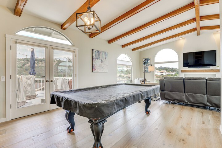 San Marcos Getaway w / Deck & Lake Views!