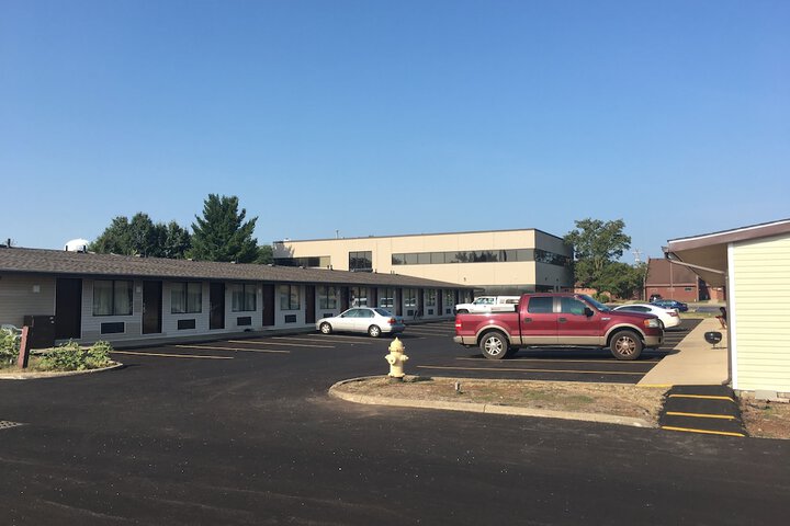 Super 9 Motel