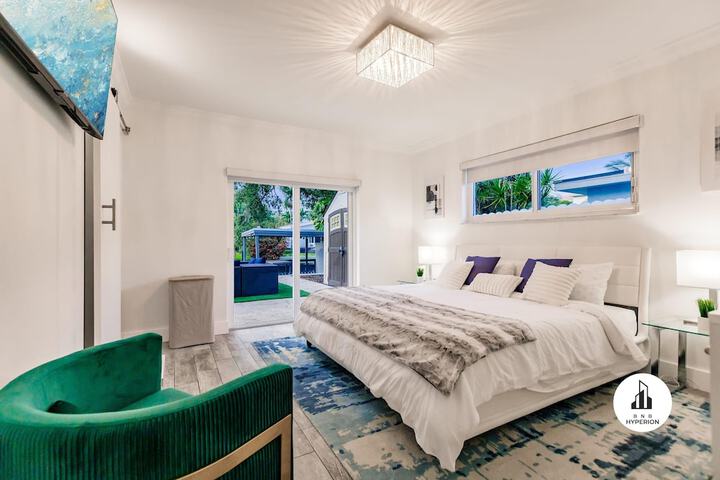 Stylish Aventura Home With Pool on Intercostal