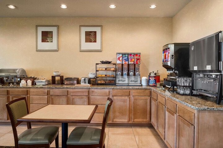Breakfast/Coffee Service 27 of 32