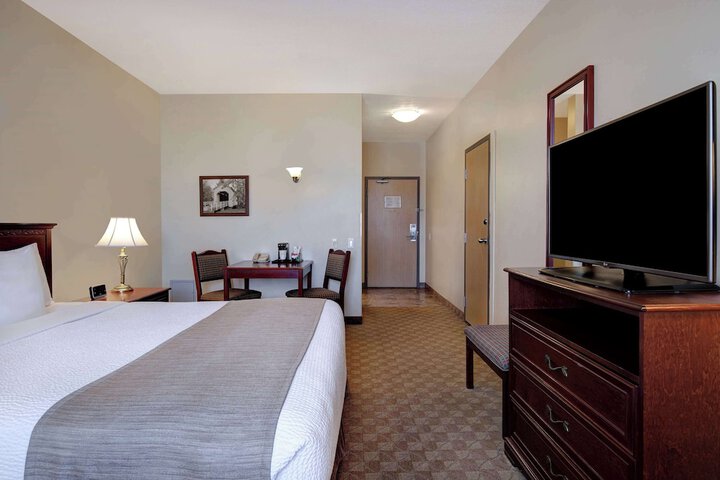Days Inn by Wyndham Dawson Creek
