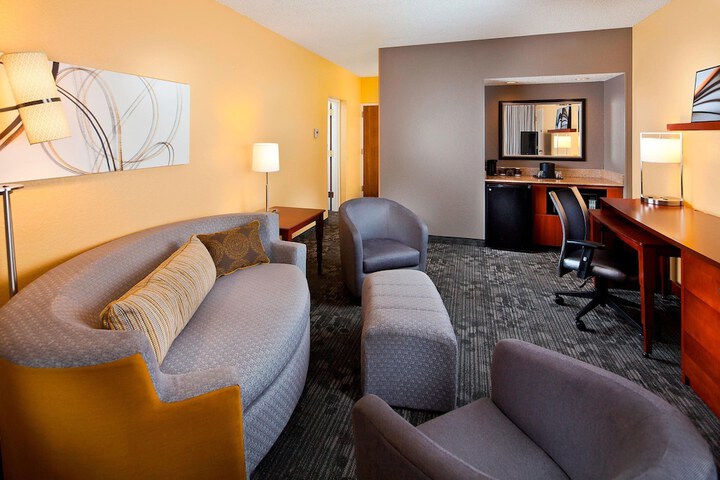 Room 15 of 33