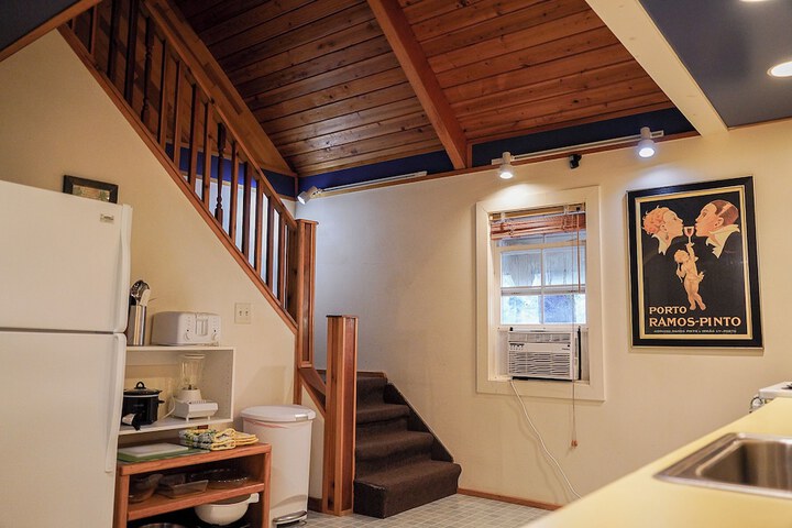 Alexanders Lodge