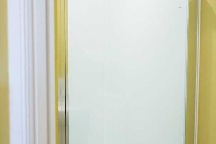 Room 115 of 183