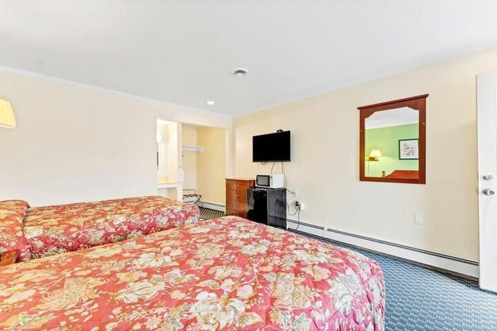 Room 10 of 18