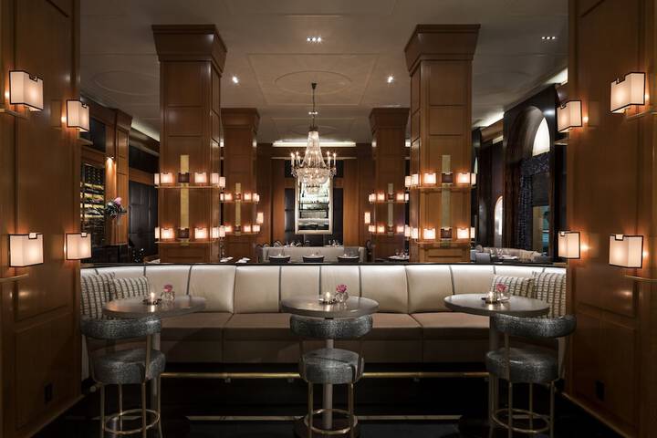 Lounge 129 of 148