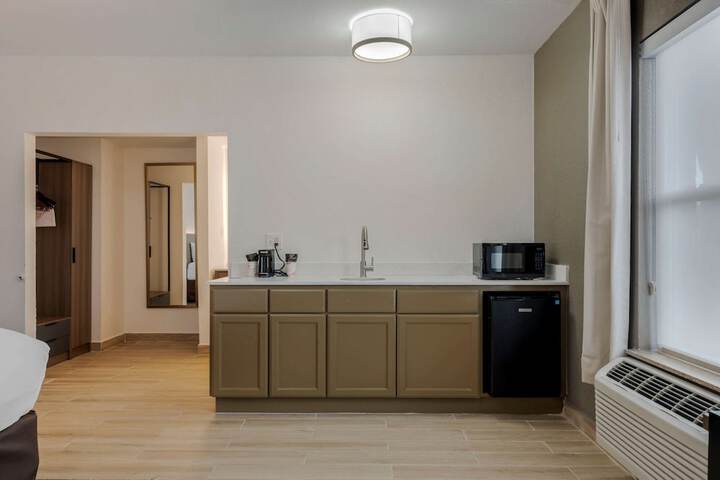 Room 25 of 59