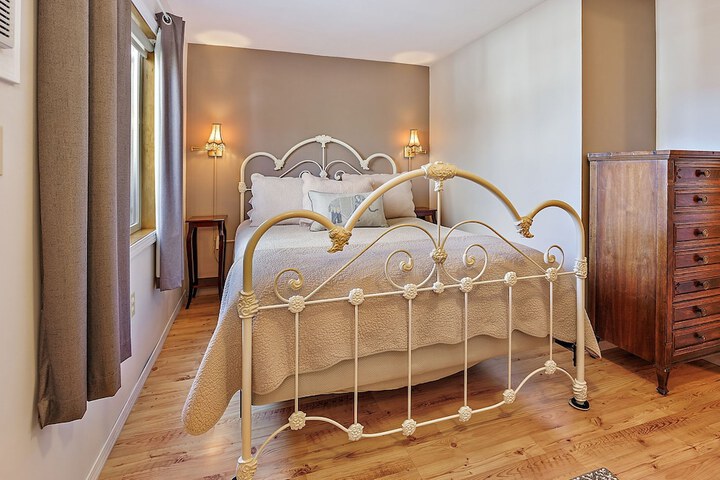 Room 93 of 152