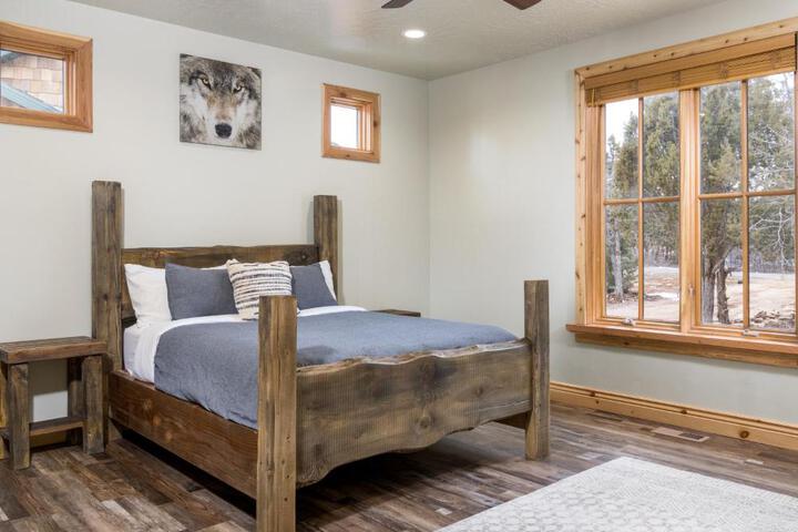 East Zion Trails Retreat-Hot tub Resort Amenities, Exceptional