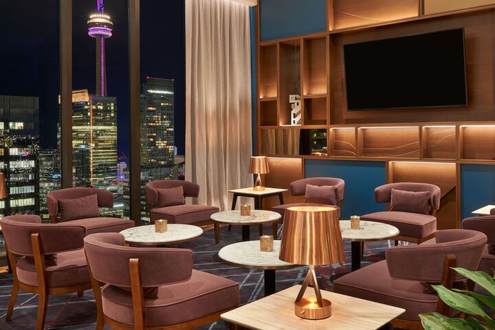 Lounge 92 of 118
