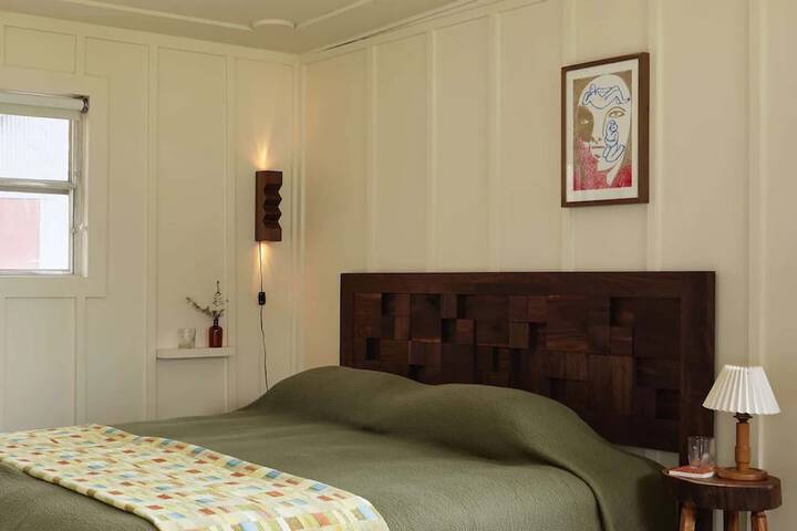 Room 45 of 77