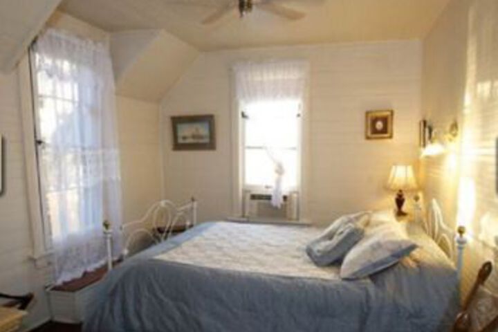 Spicer Castle Inn & Restaurant