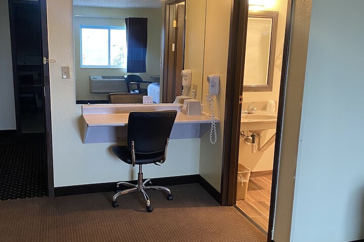 Room 48 of 62