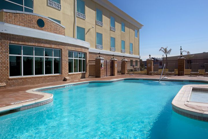 Holiday Inn Express Hotel & Suites Pearland by IHG