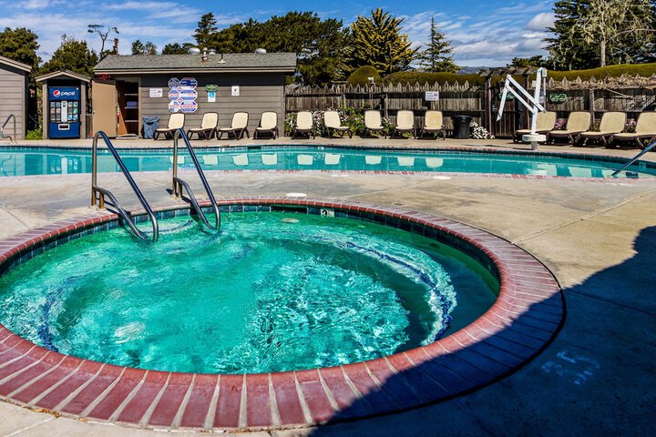 Cambria Pines Lodge